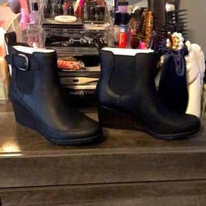 Brand New Never Worn Ugg’s Wedge Boots 🥰♥️🔥🔥 (See Pic for name of boot) 🚨🚨